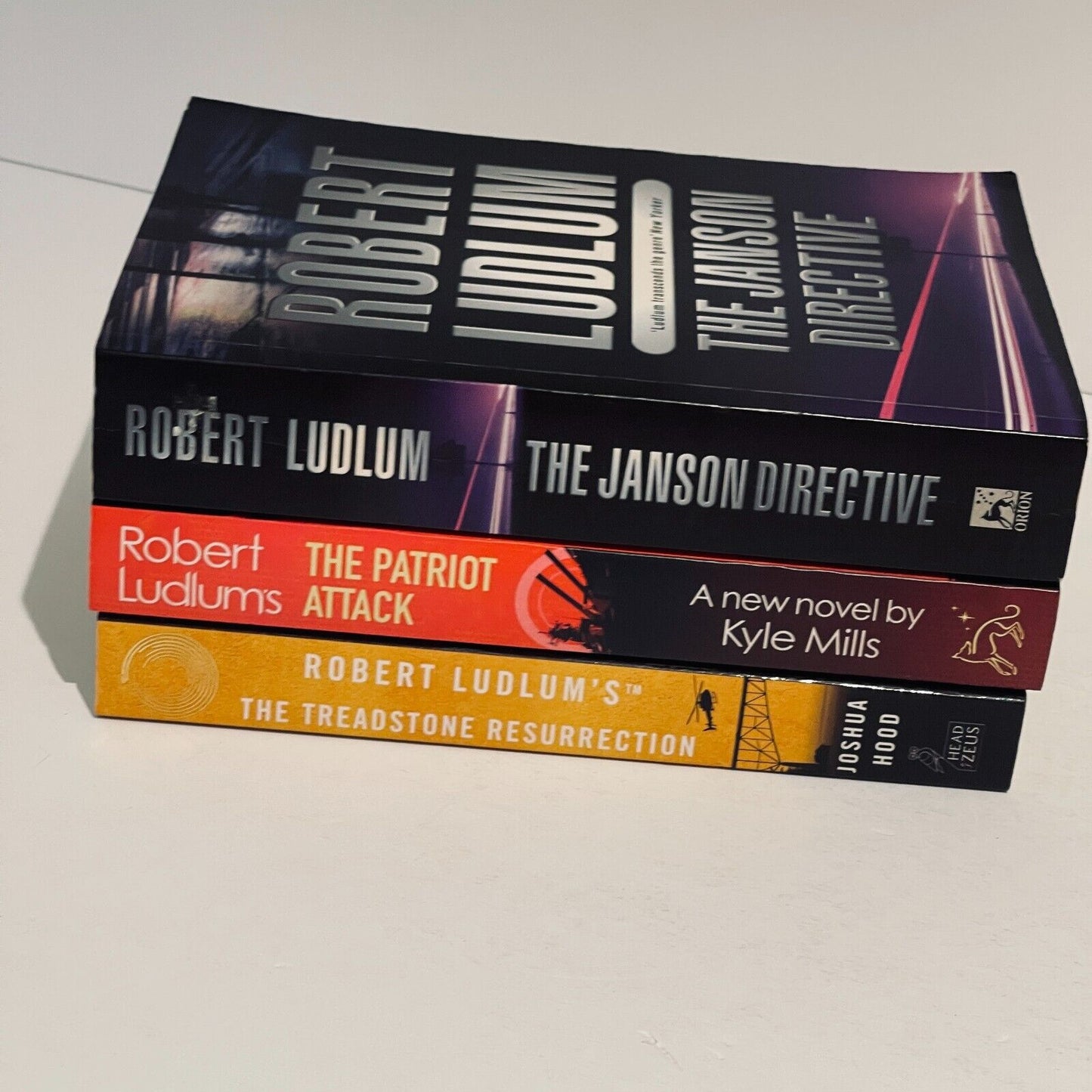 Robert Ludlum Fiction Bundle - Miss Holley Emma's Bookroom