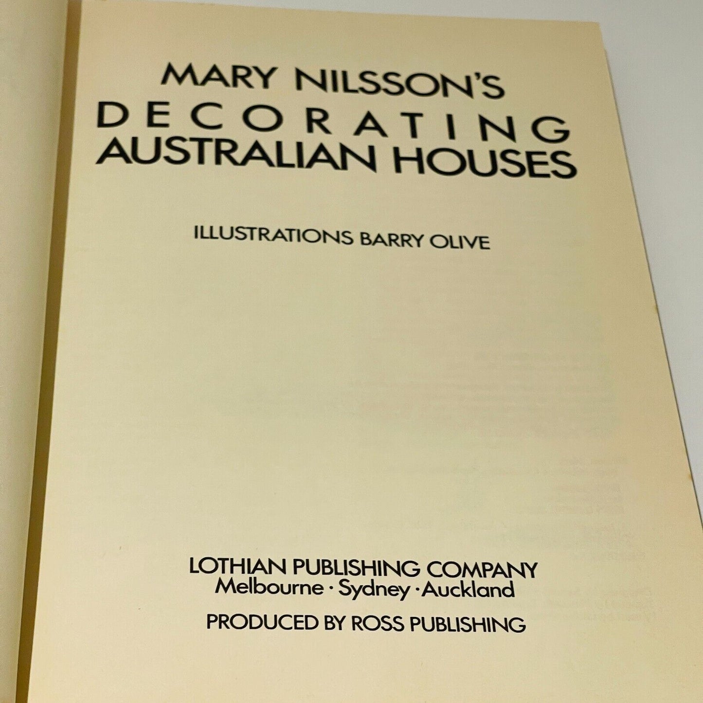 Mary Nilsson's Decorating Australian Houses