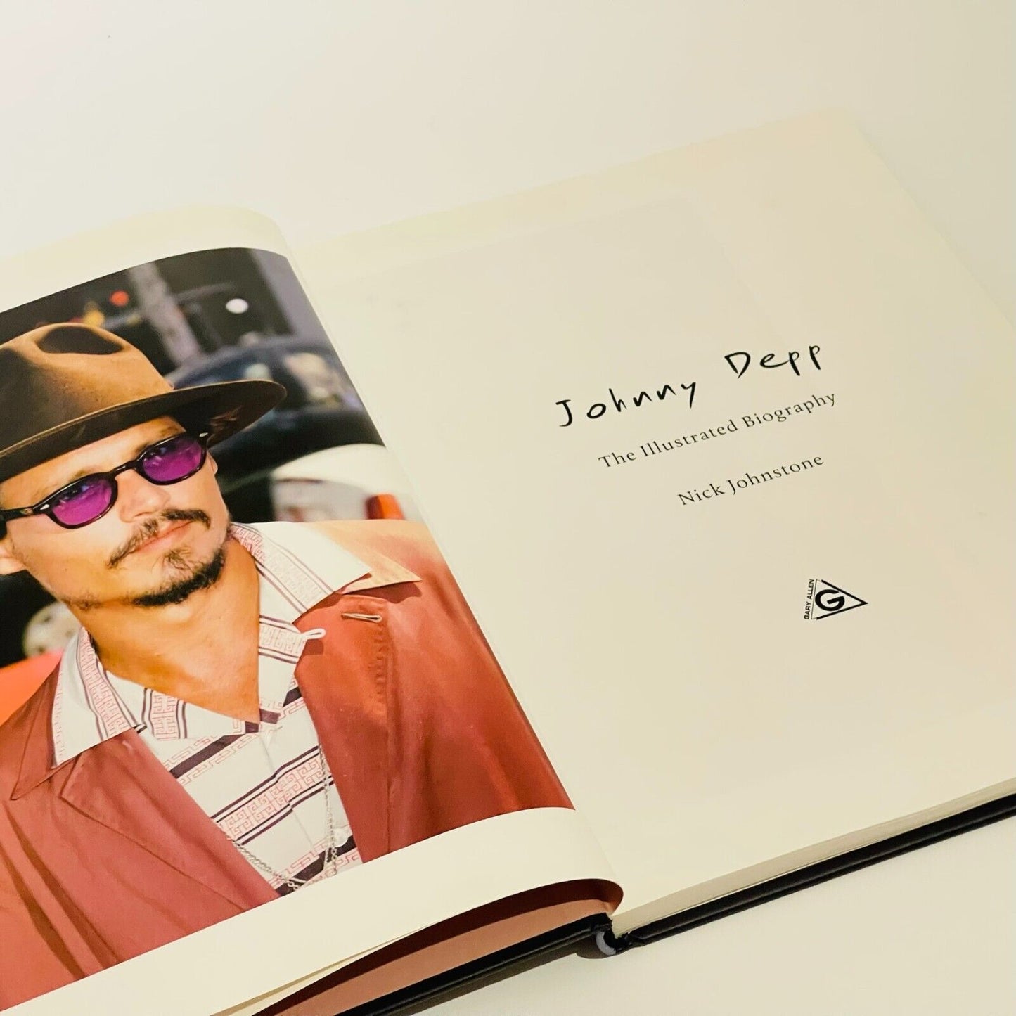 Johnny Depp The Illustrated Biography