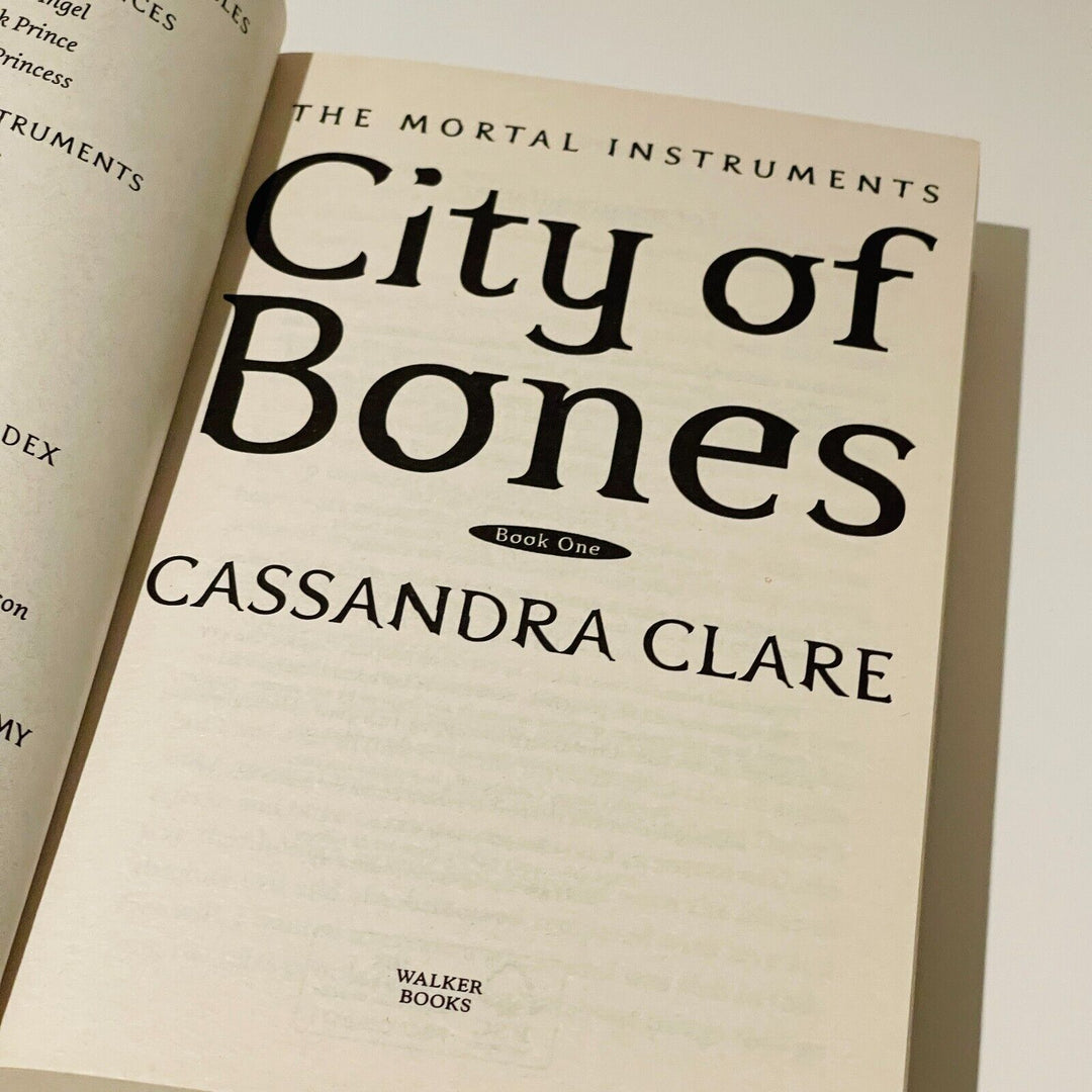 City of Bones Shadow Hunters Book 1 • Cassandra Clare