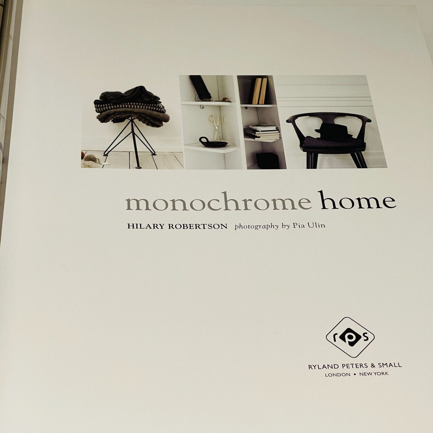 Monochrome Home:  Elegant interios in black and white